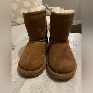 Kid’s Classic Uggs - USA Size 7